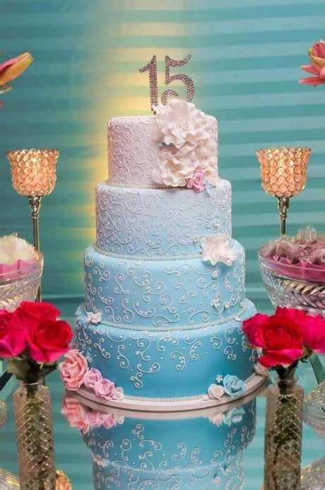 bolo azul e dourado 15 anos|Bolo de 15 Anos: +100 Modelos e Fotos de Bolos .